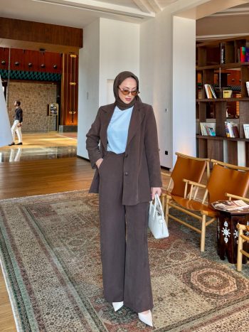 Esin Suit with Trousers in Bitter Brown