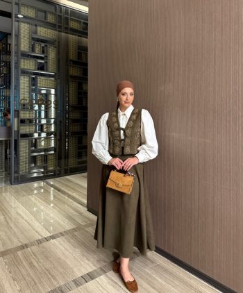 Gökçe Suede Skirt Suit in Khaki