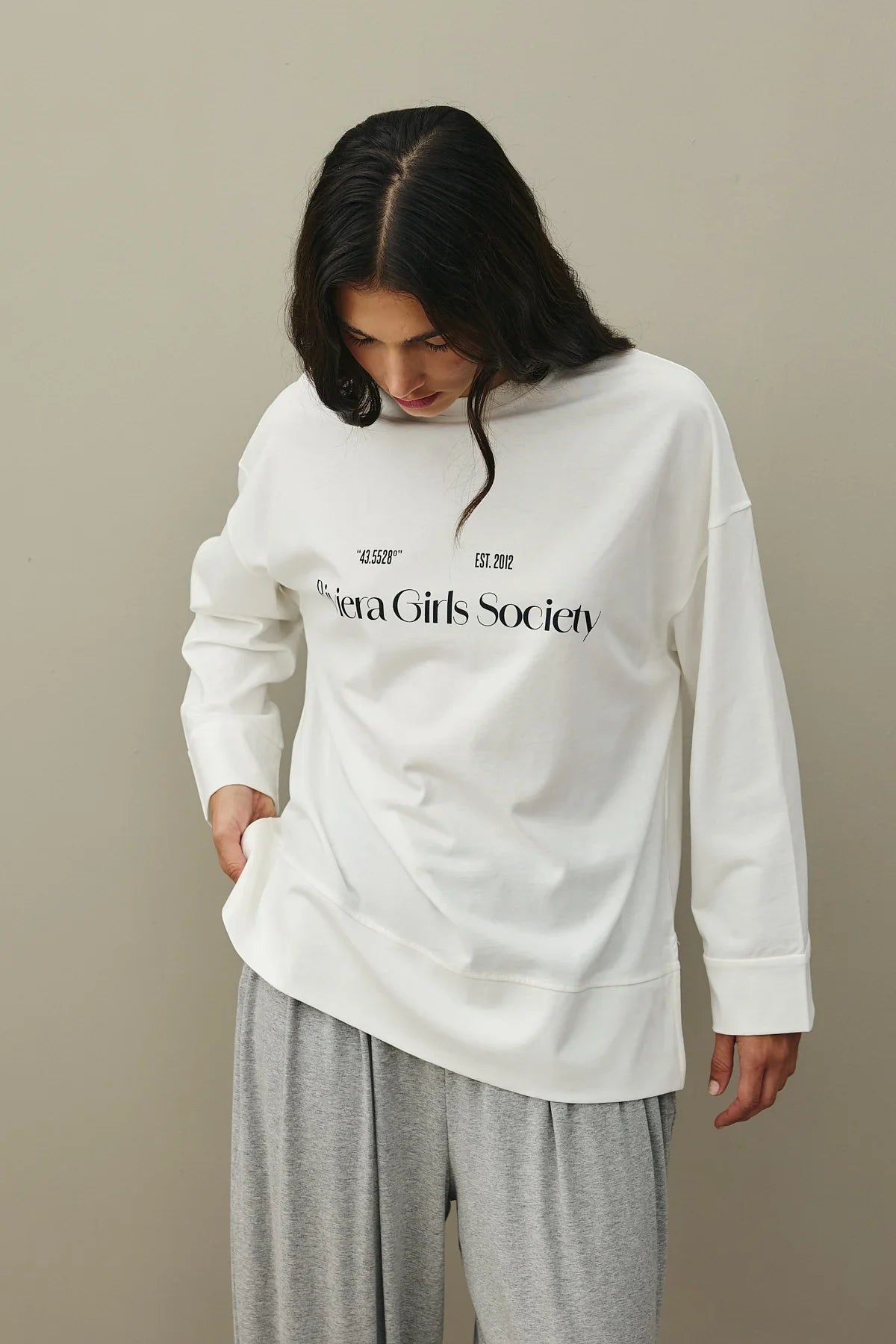 baskili-kalin-katlamali-sweatshirt-ekru-25994.jpg