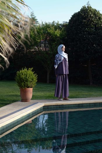 Indigo Pants with Pleated Details and Elastic Waistband