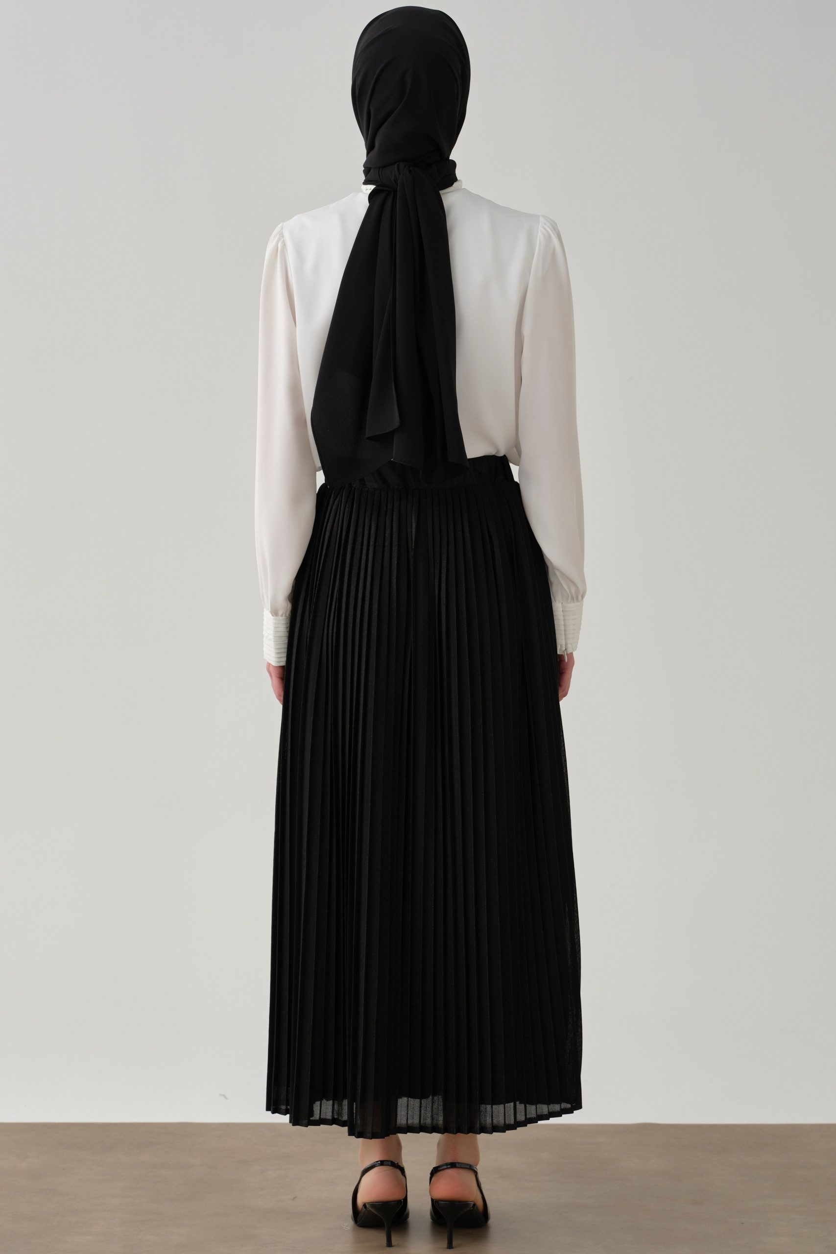 beli-lastikli-plise-etek-siyah-97923.jpg