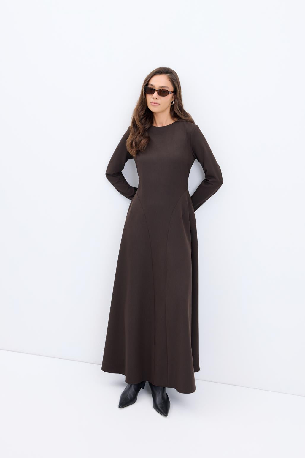 bisiklet-yaka-parcali-uzun-elbise-kahve-17606.jpg