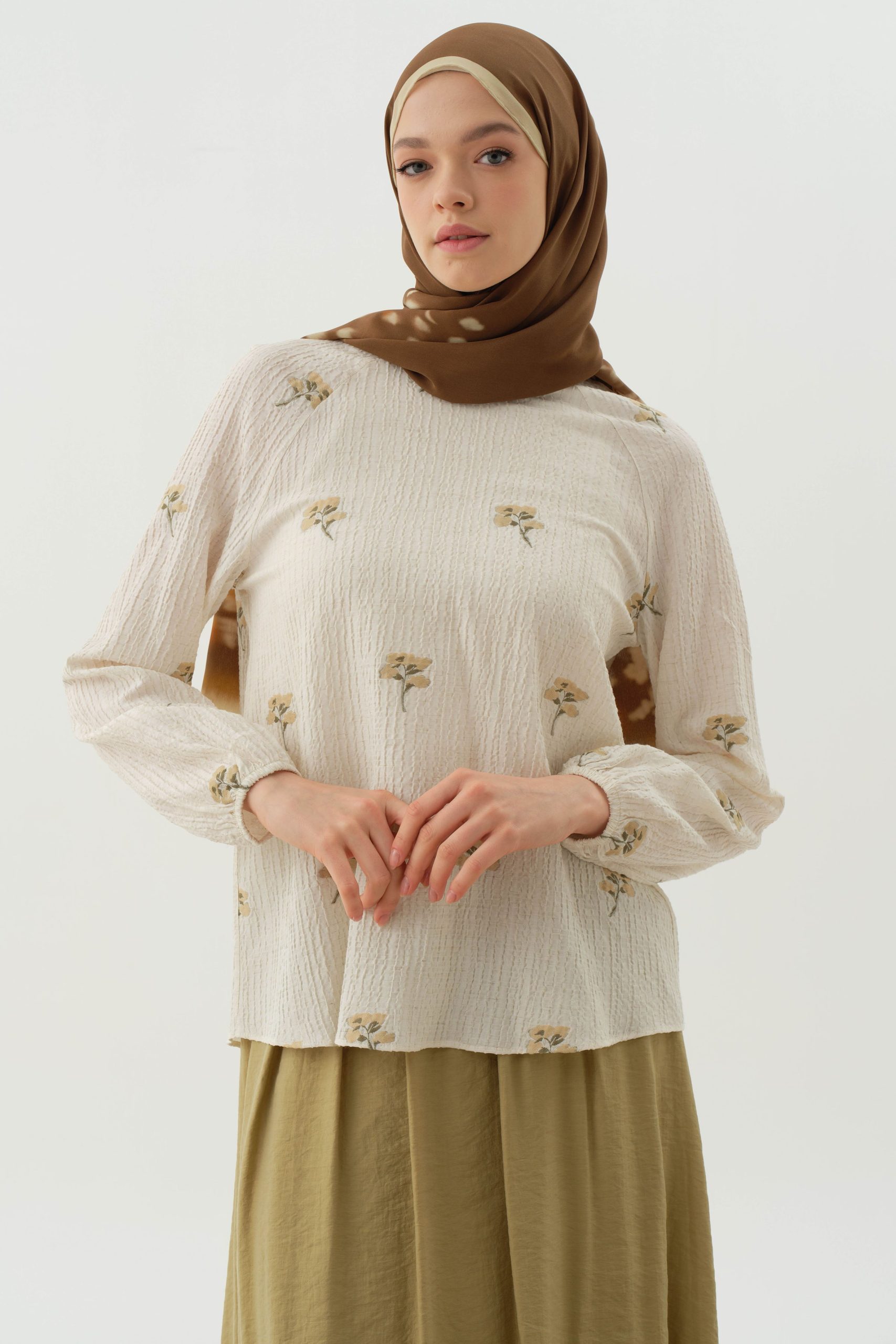 cicek-desenli-bluz-haki-99819.jpg