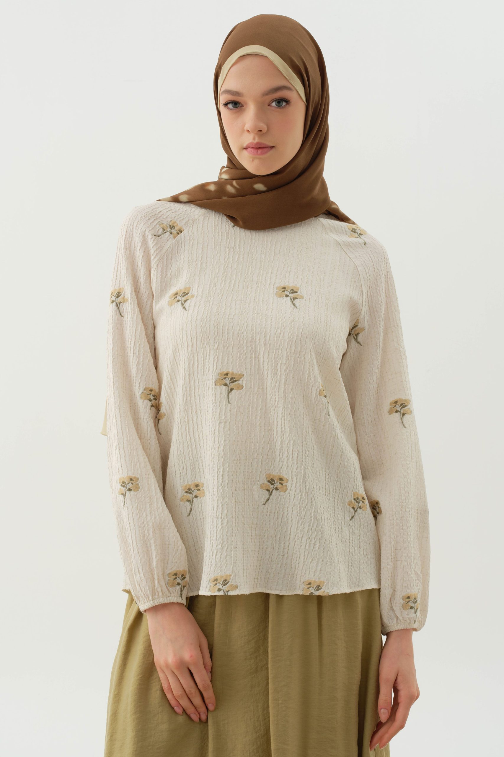 cicek-desenli-bluz-haki-99822.jpg