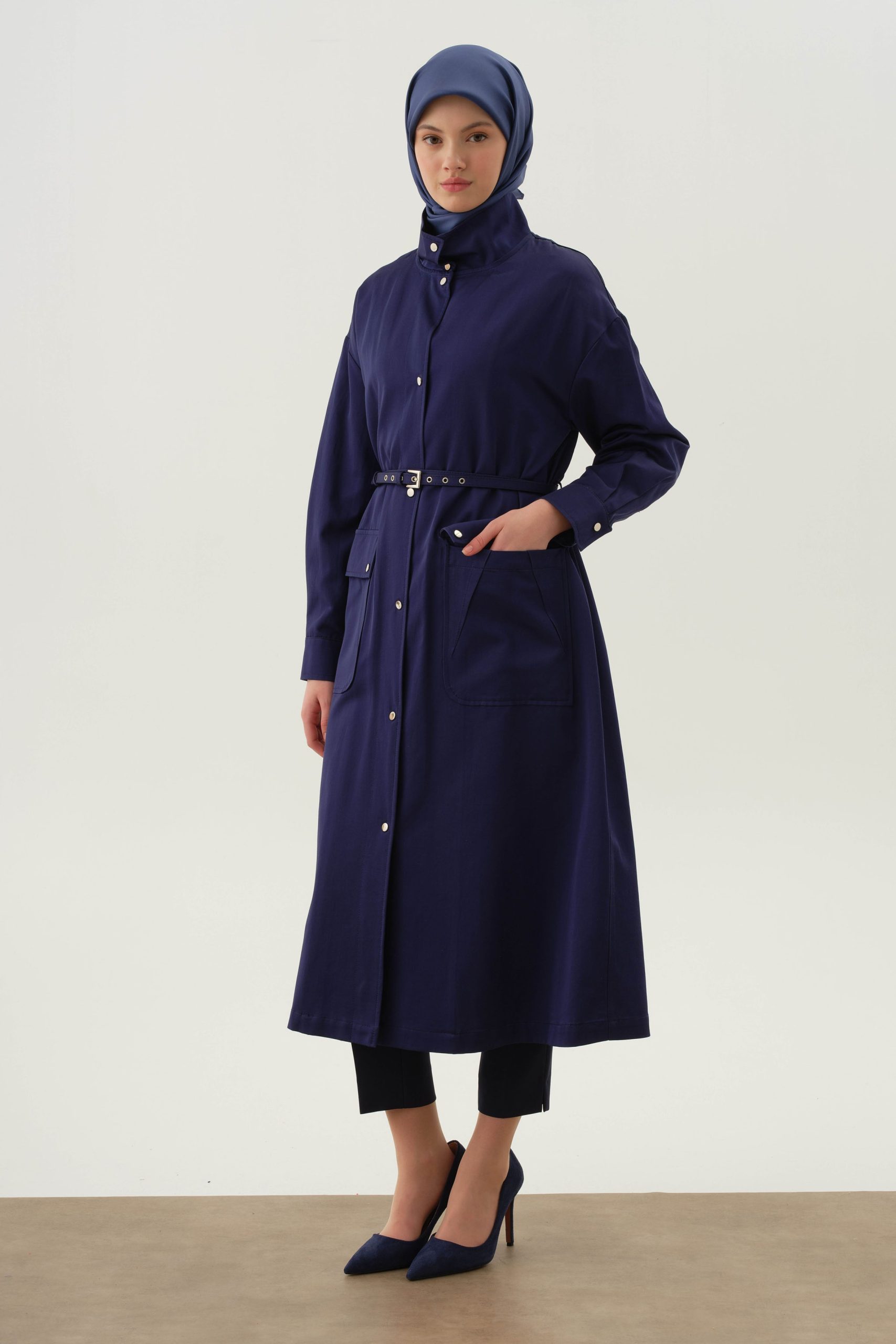 dik-yakali-kemerli-kap-indigo-99408.jpg