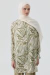 dusuk-kollu-desenli-tunik-haki-105180.jpg