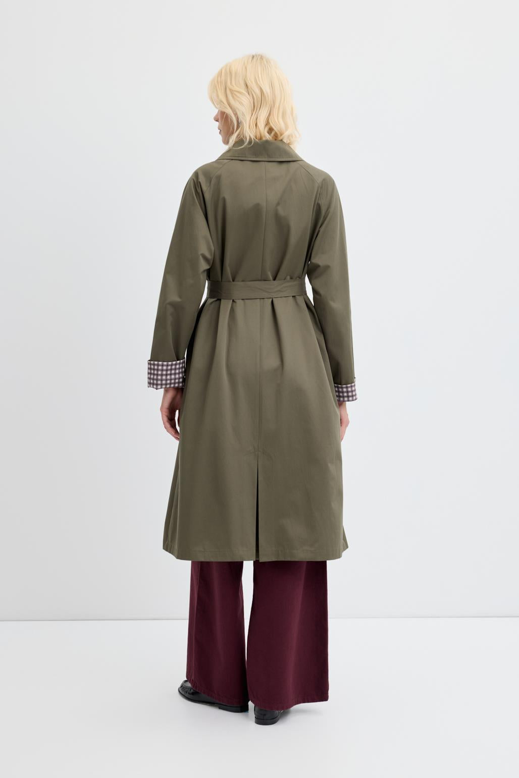 ekose-astarli-kemerli-uzun-trenckot-haki-17402.jpg