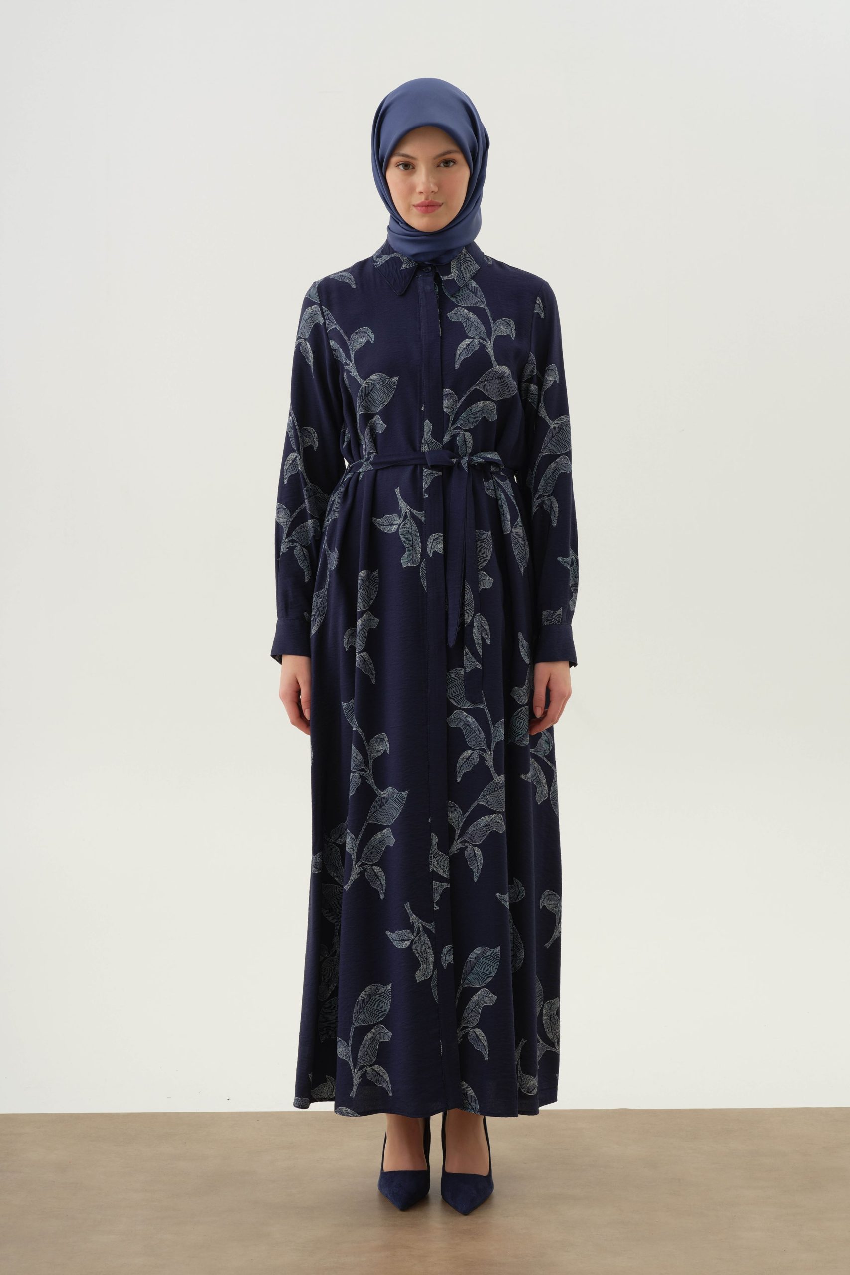 floral-yaprak-desenli-elbise-lacivert-99235.jpg