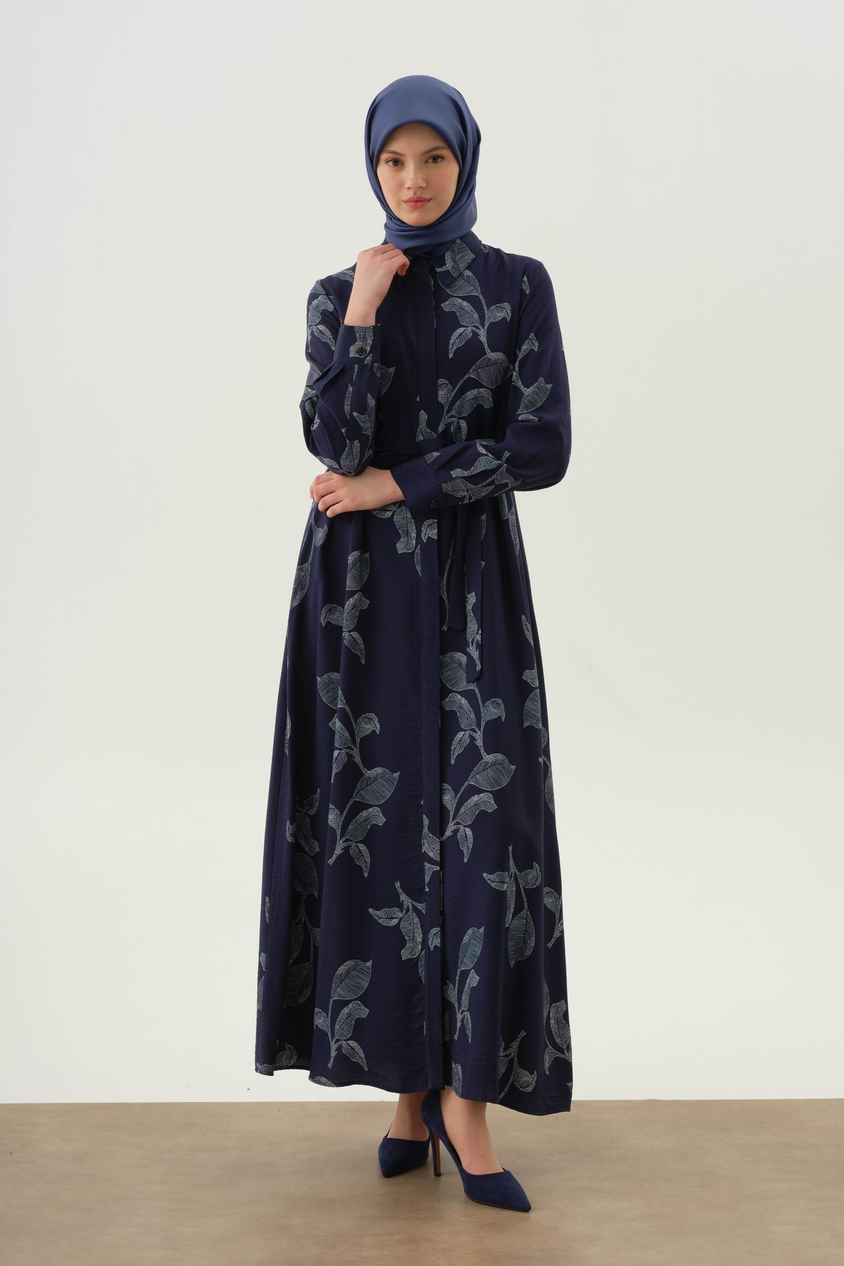 floral-yaprak-desenli-elbise-lacivert-99238.jpg