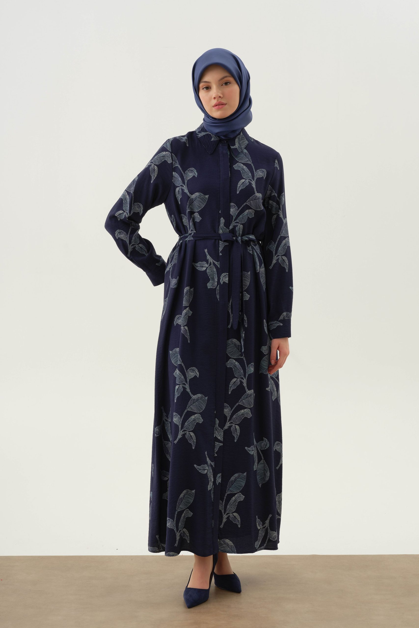 floral-yaprak-desenli-elbise-lacivert-99239.jpg