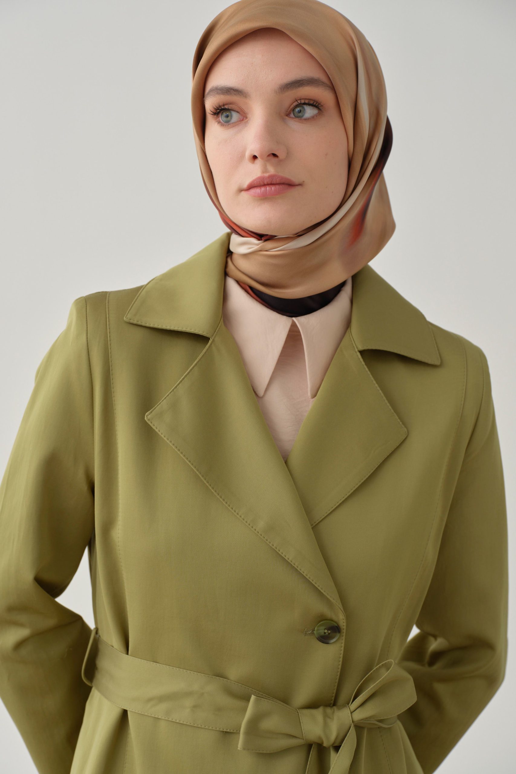 garni-fular-detayli-trenckot-olive-97898.jpg