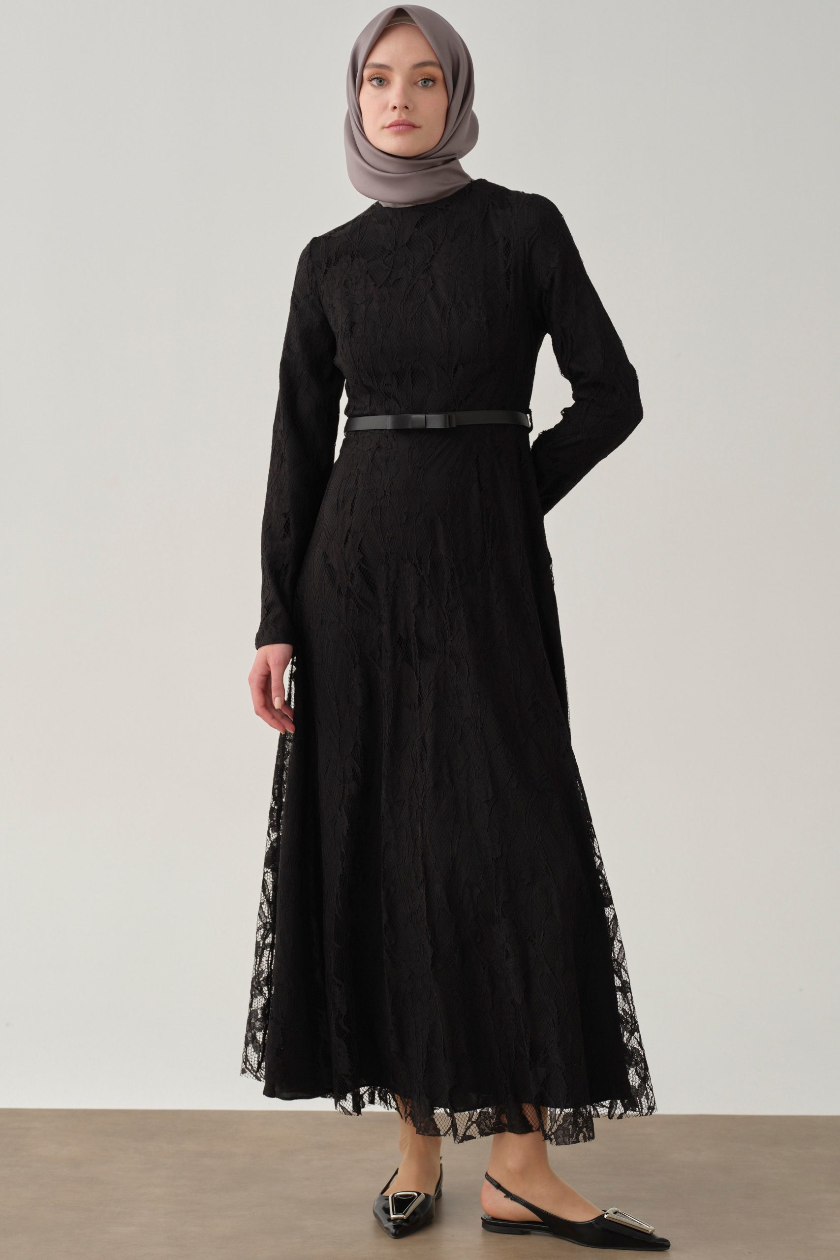 hazir-kemerli-dantel-elbise-siyah-97562.jpg