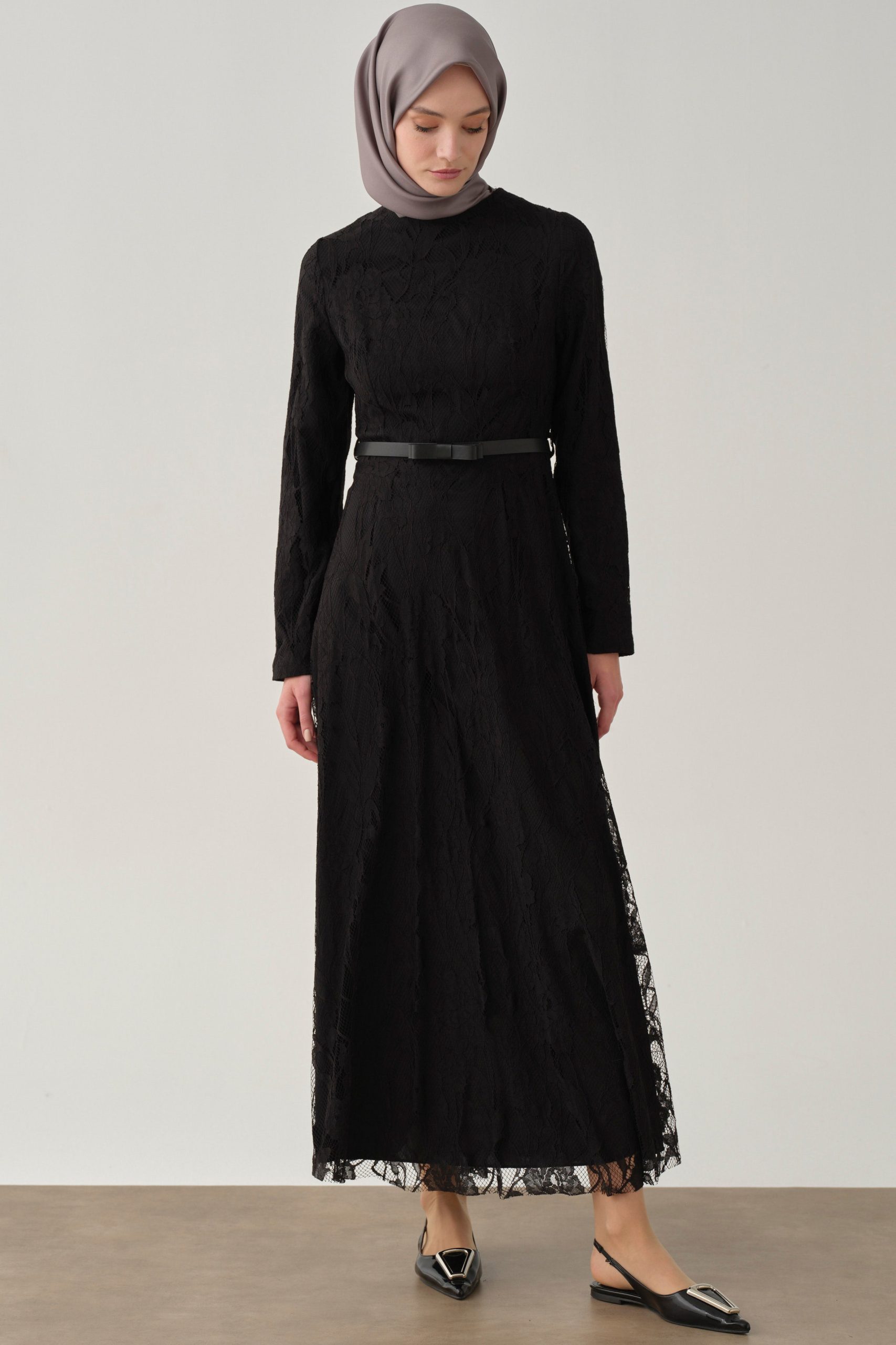 hazir-kemerli-dantel-elbise-siyah-97564.jpg