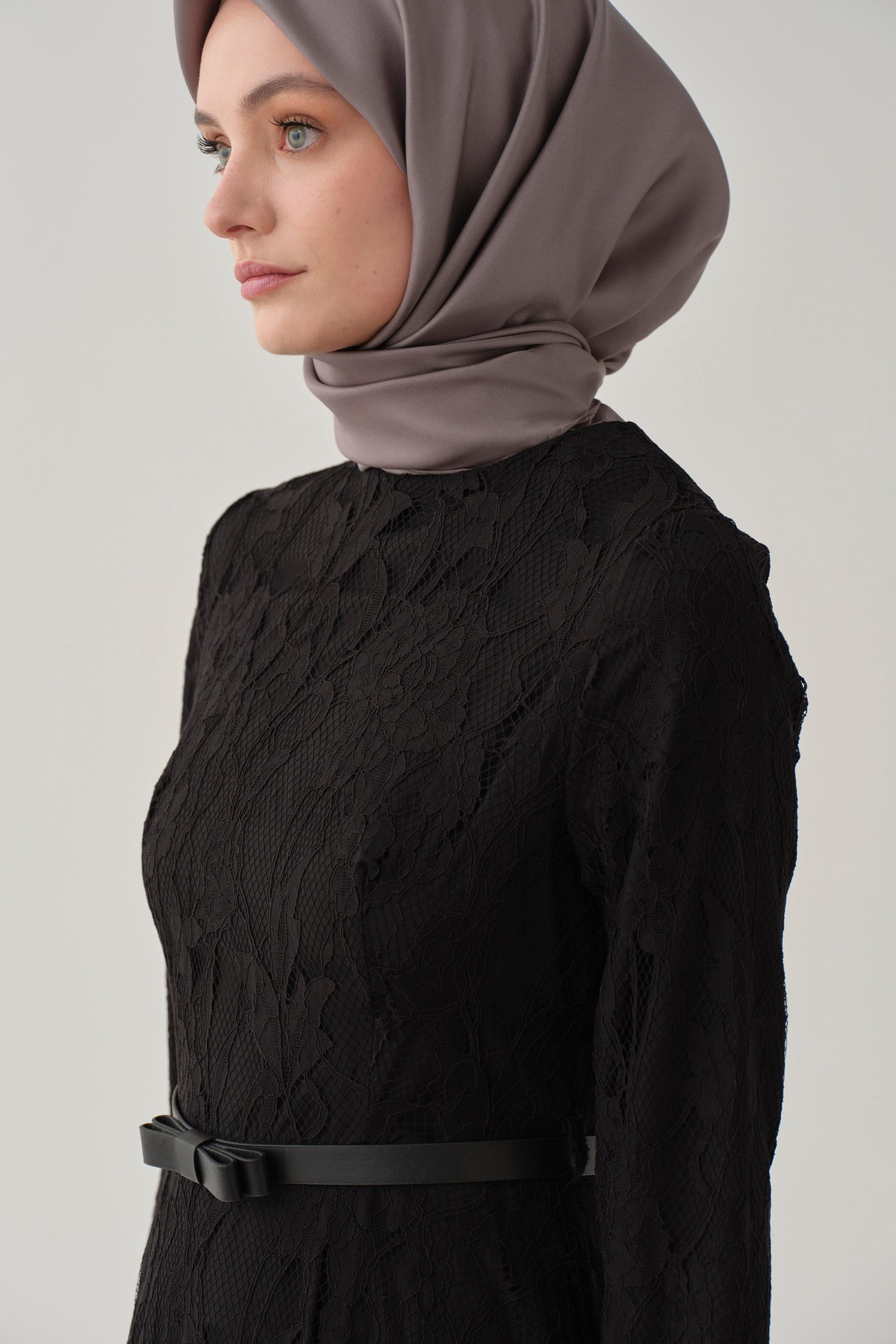 hazir-kemerli-dantel-elbise-siyah-97566.jpg