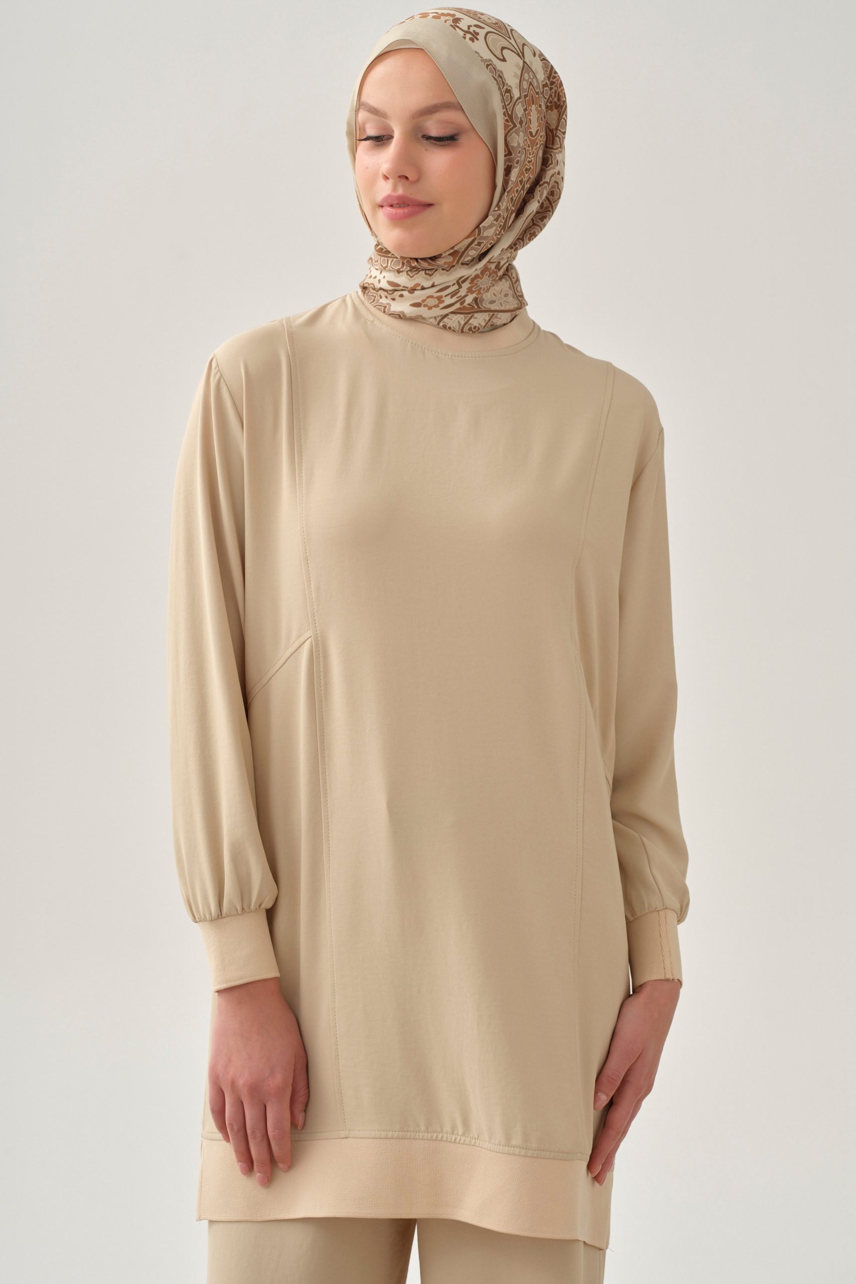kesik-detayli-ribanali-tunik-bej-102297.jpg