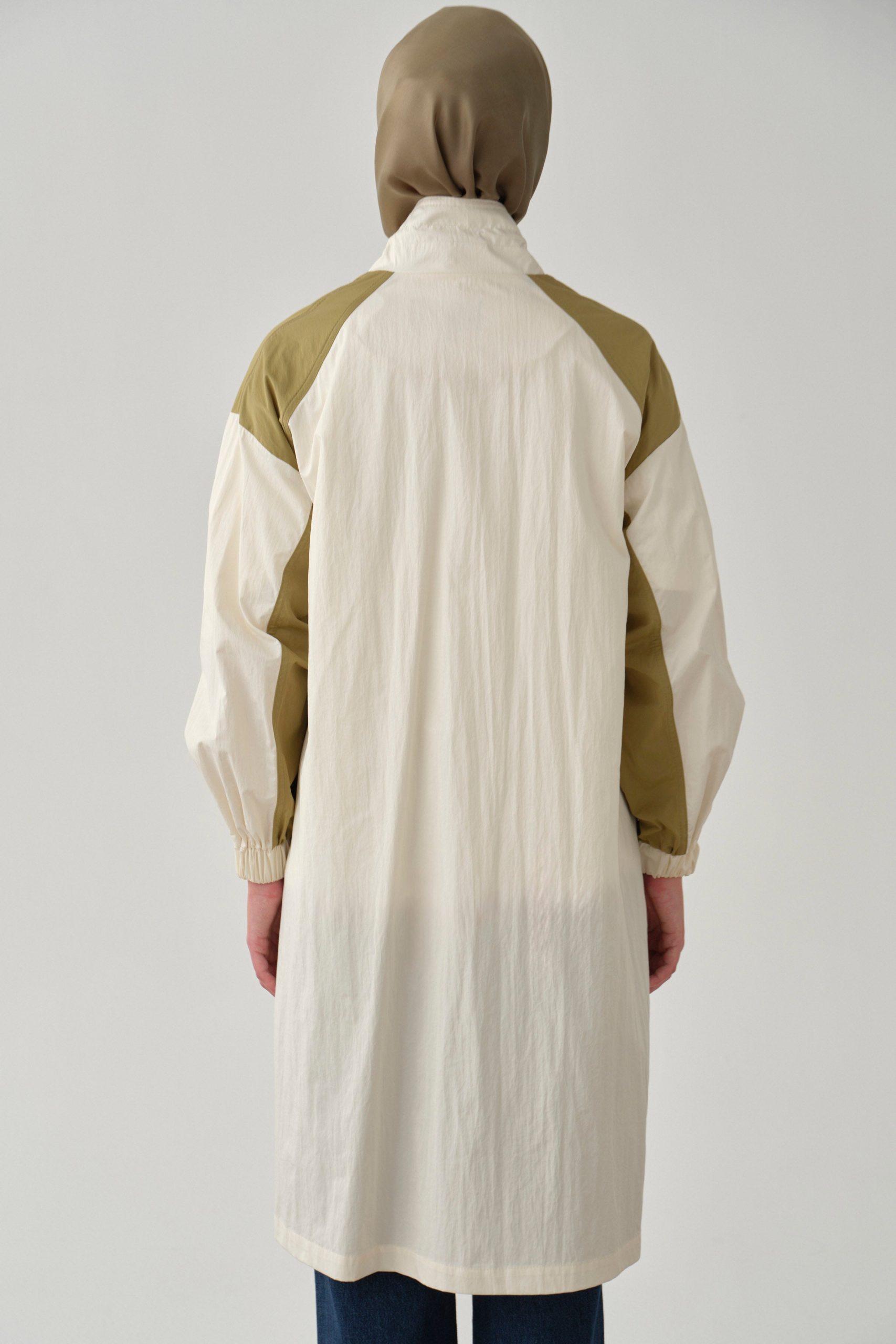 kesik-detayli-yagmurluk-ekru-olive-98425.jpg