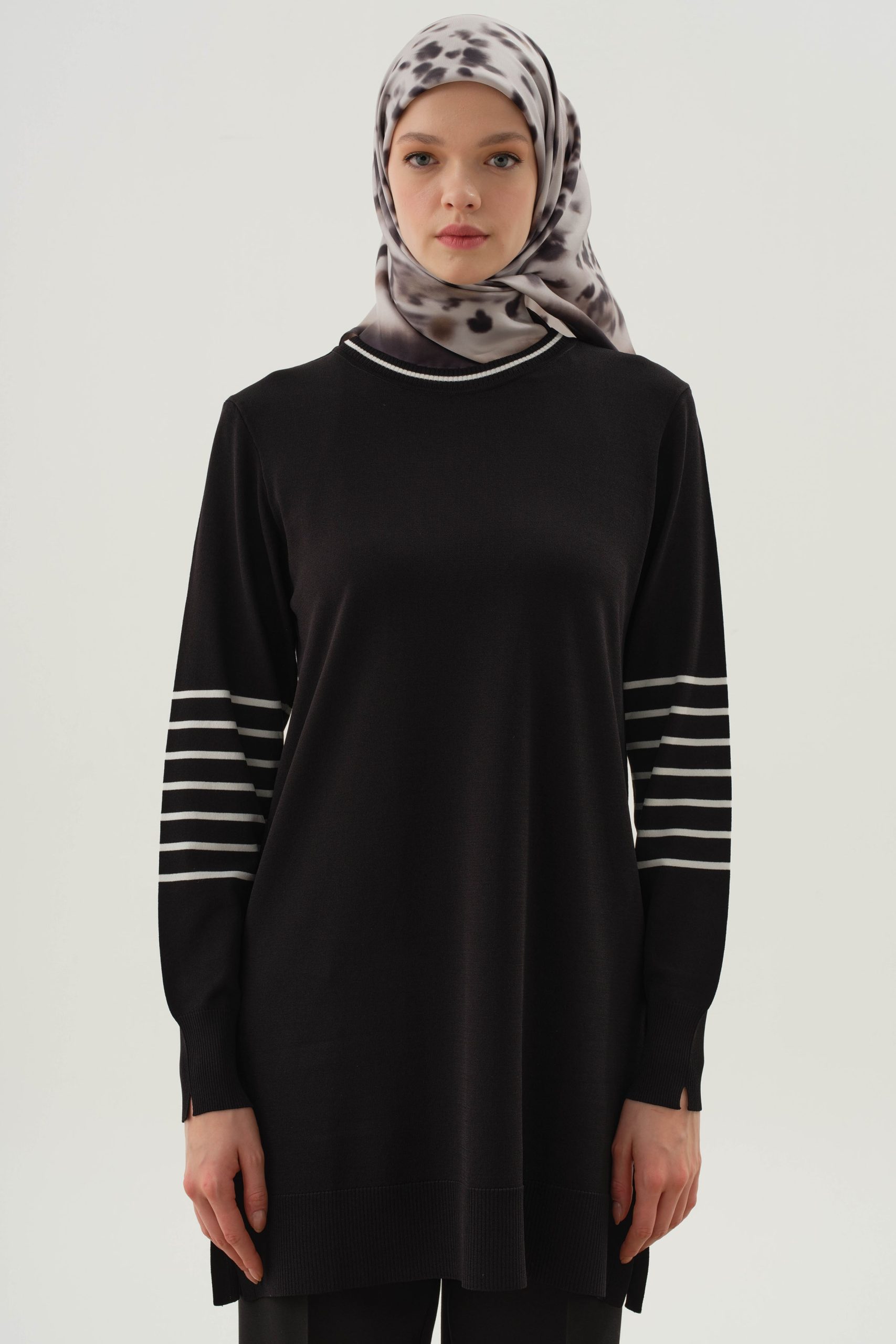 kollari-cizgili-triko-tunik-siyah-100528.jpg