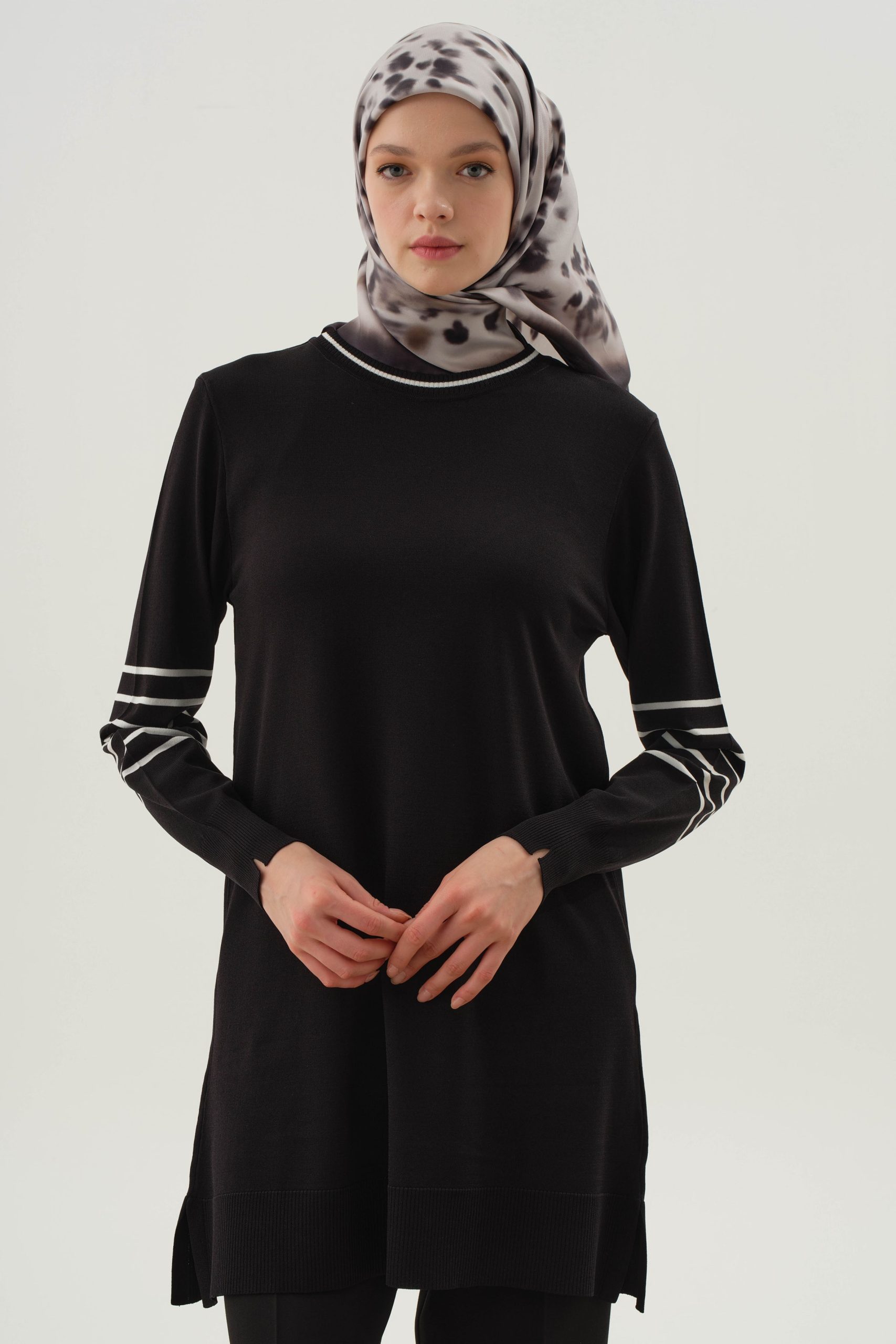 kollari-cizgili-triko-tunik-siyah-100529.jpg