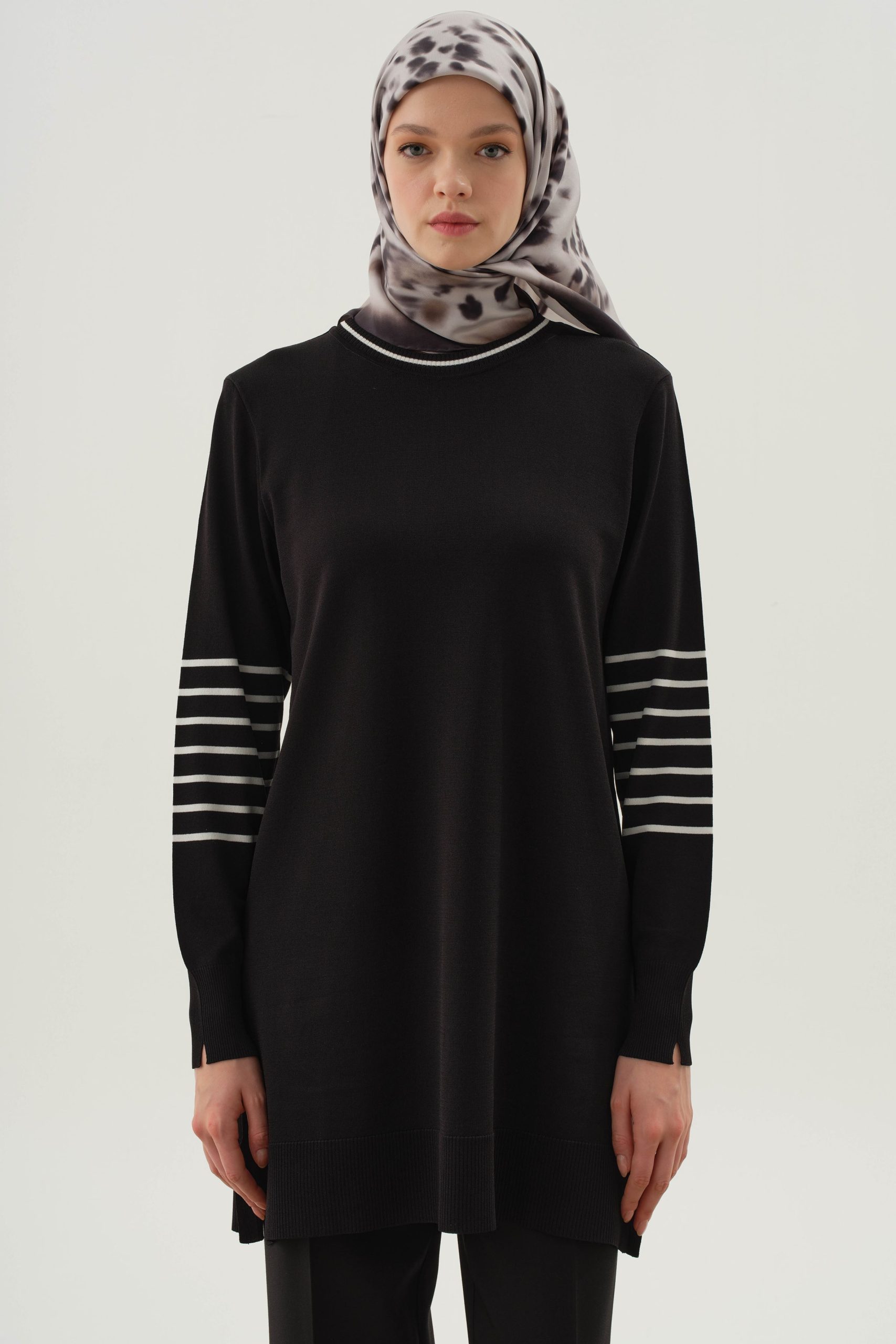 kollari-cizgili-triko-tunik-siyah-100530.jpg