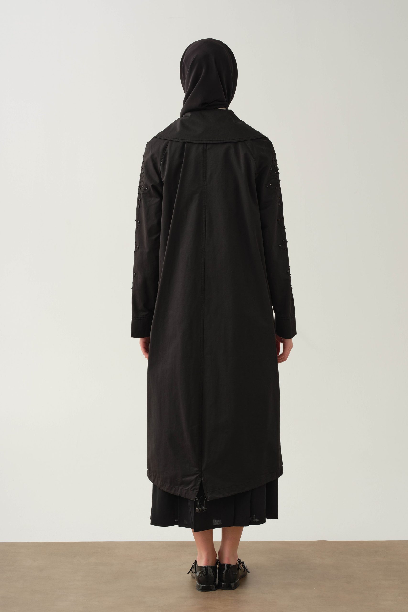 kollari-nakis-ve-inci-detayli-trenckot-siyah-100439.jpg