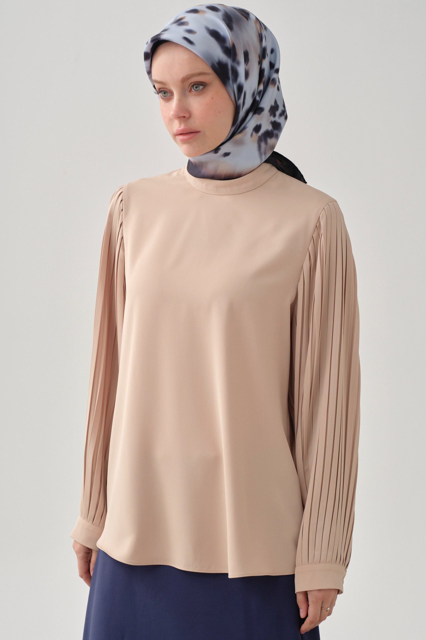kollari-pliseli-bluz-ten-101483.jpg