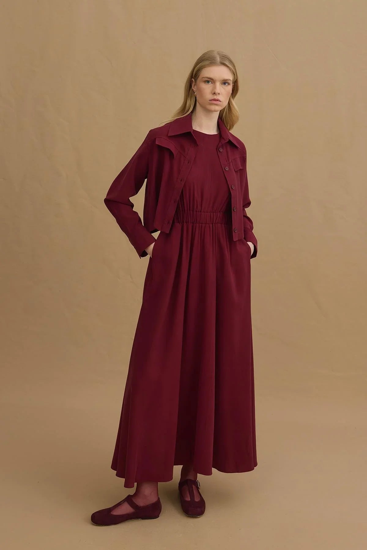 kolsuz-elbiseli-tensel-gomlek-takim-bordo-9965.jpg