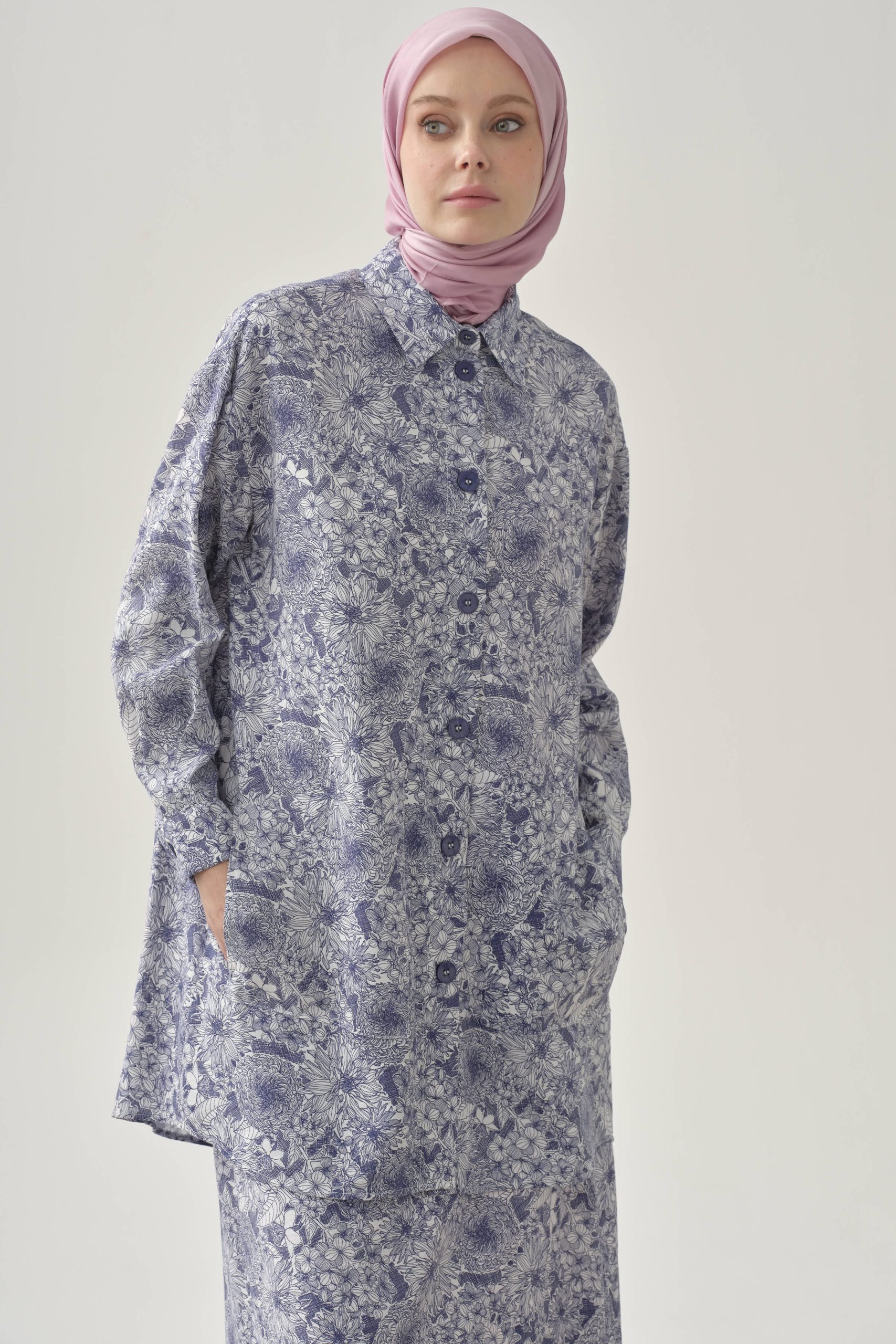 multi-cicek-desenli-aplike-cepli-tunik-indigo-101657-1.jpg