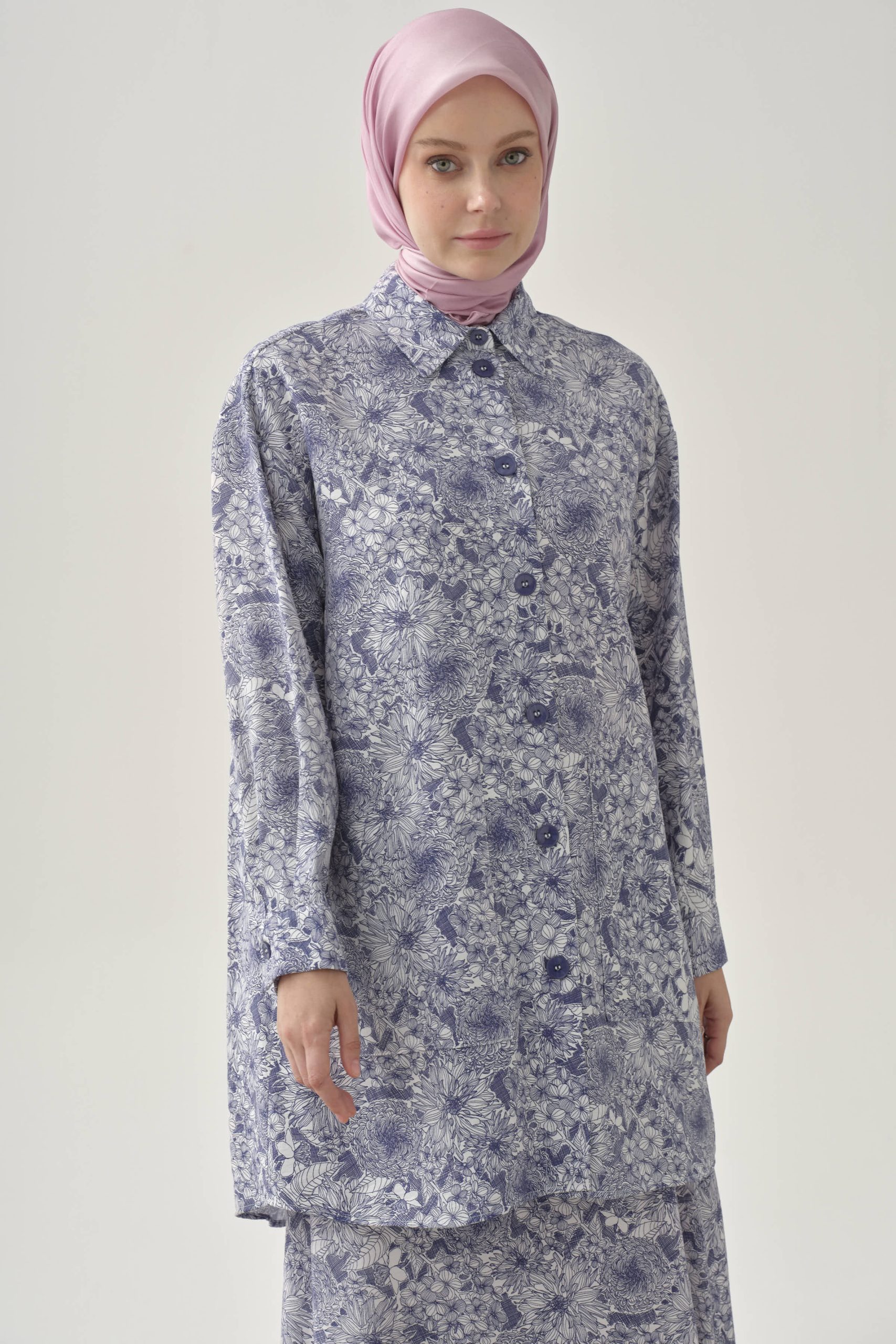 multi-cicek-desenli-aplike-cepli-tunik-indigo-101659.jpg