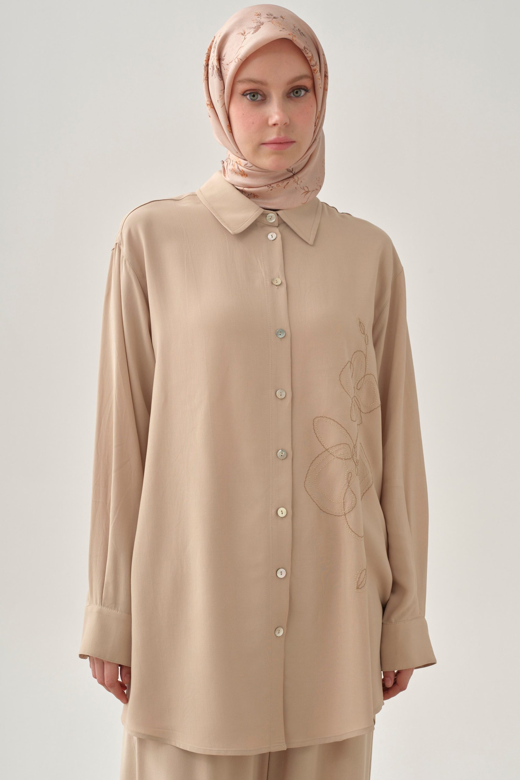 nakisli-dusuk-kollu-gomlek-bej-102319.jpg