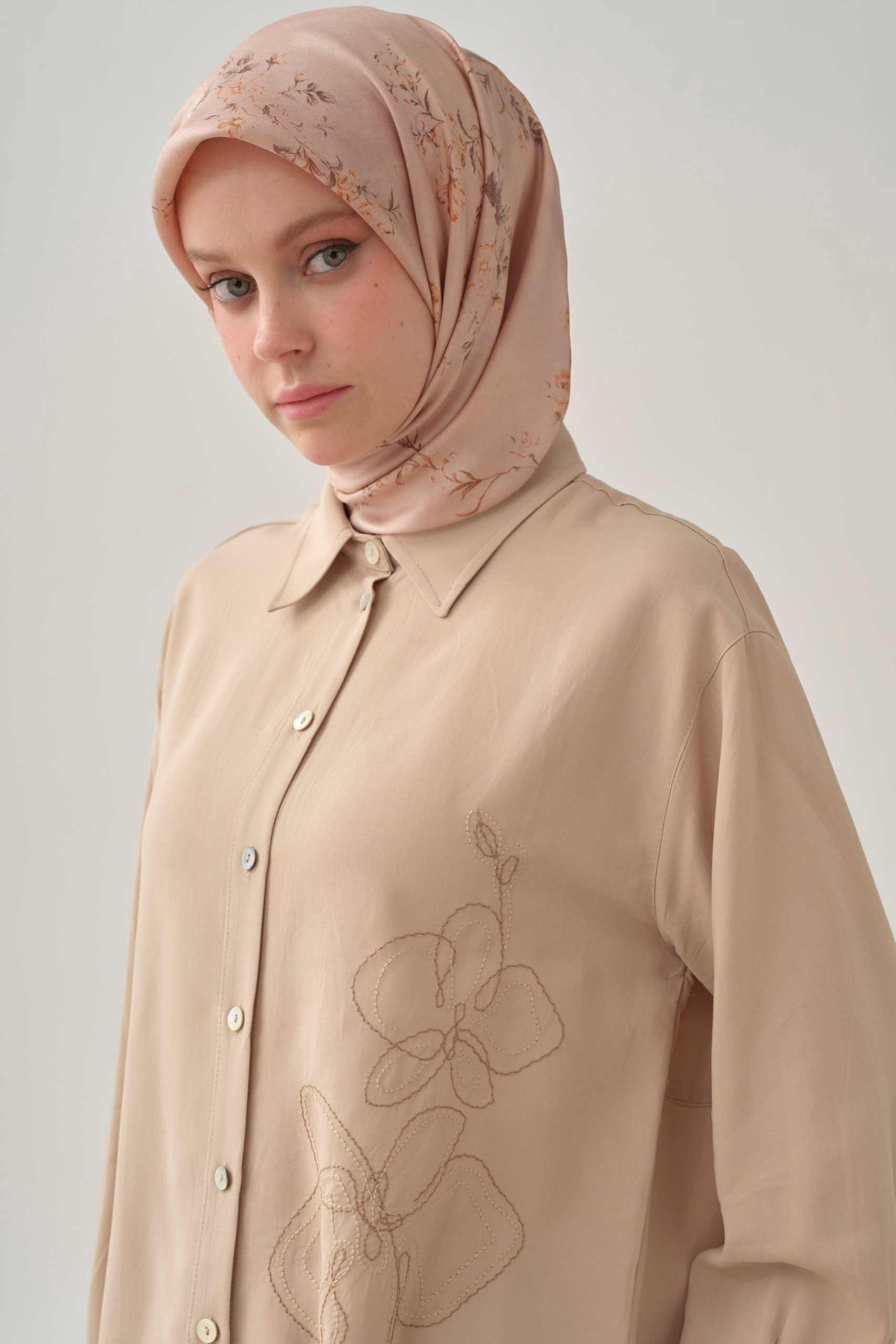 nakisli-dusuk-kollu-gomlek-bej-102740.jpg