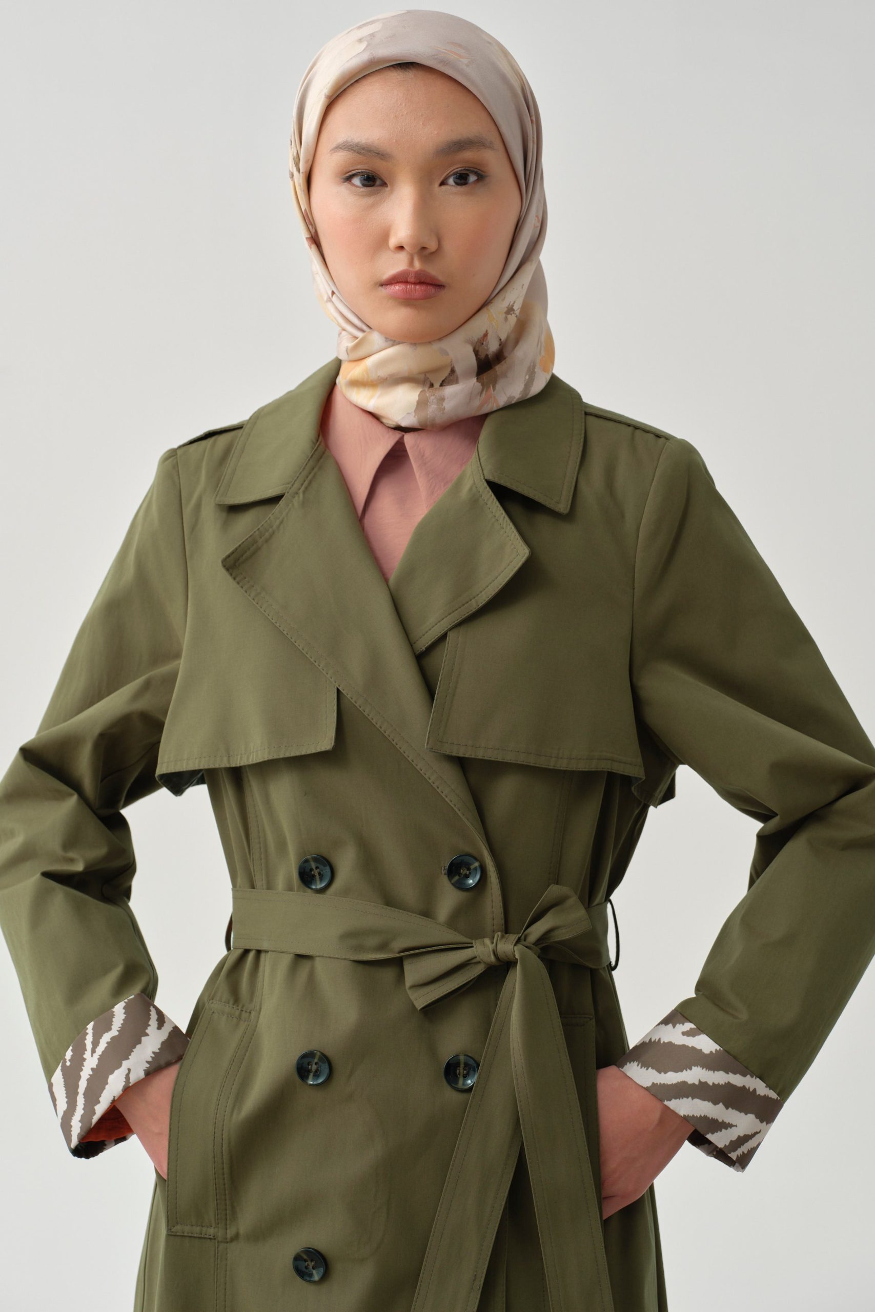 ruzgarlik-detayli-kruvaze-trenckot-haki-95552.jpg