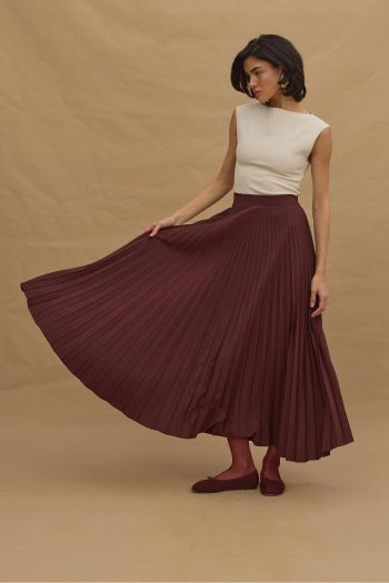 Portable Pleated Skirt in Burgundy