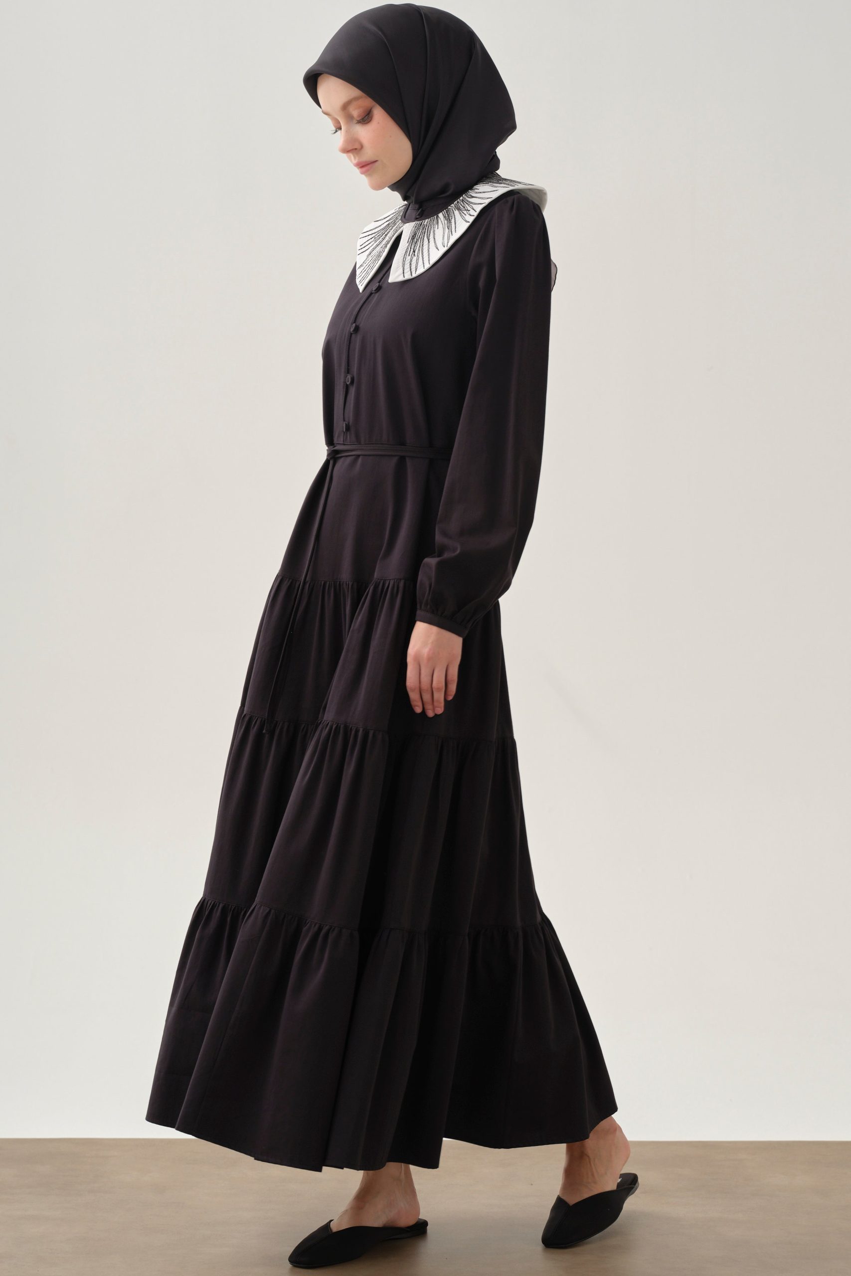 seyyar-yakali-cingene-etekli-elbise-siyah-102465.jpg