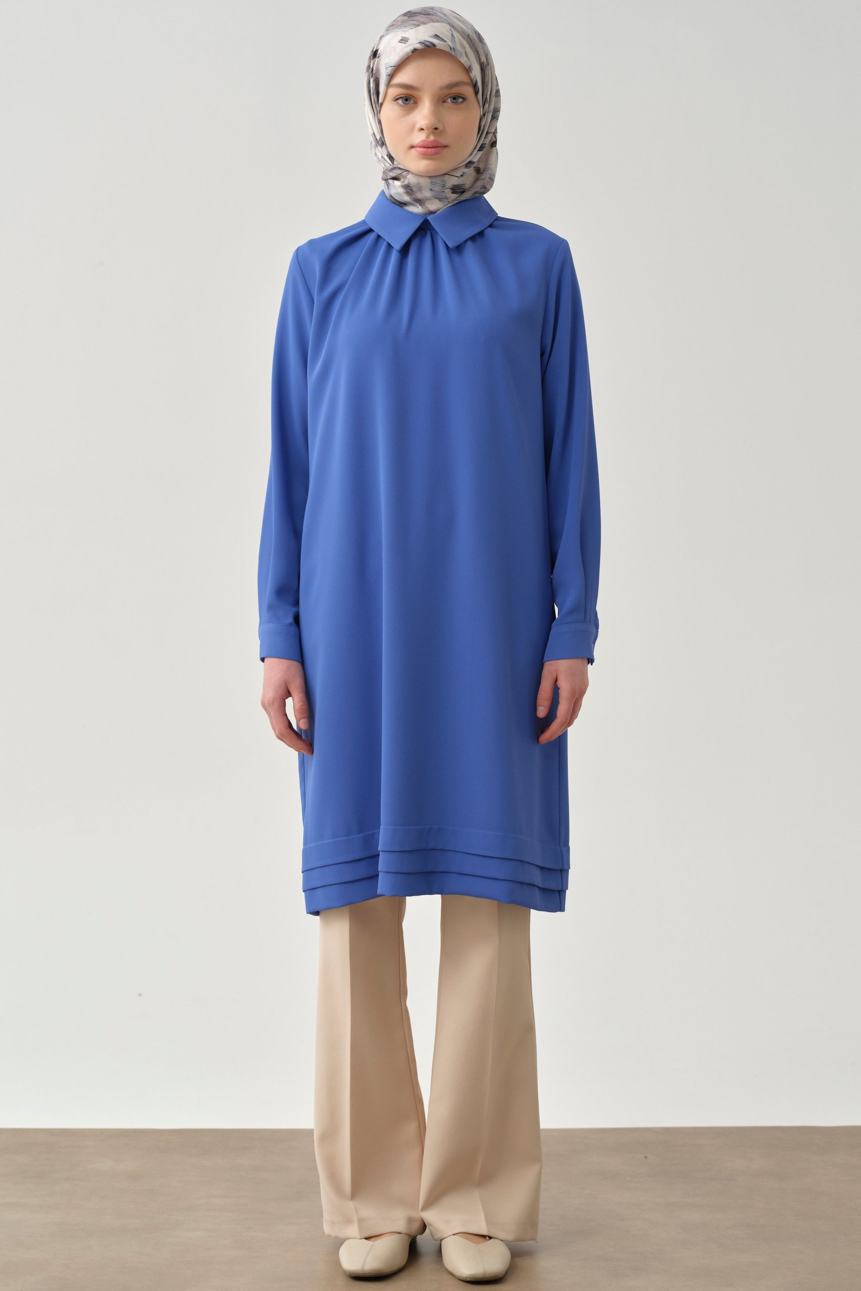 yakasi-buzgulu-aller-detayli-tunik-indigo-95284.jpg