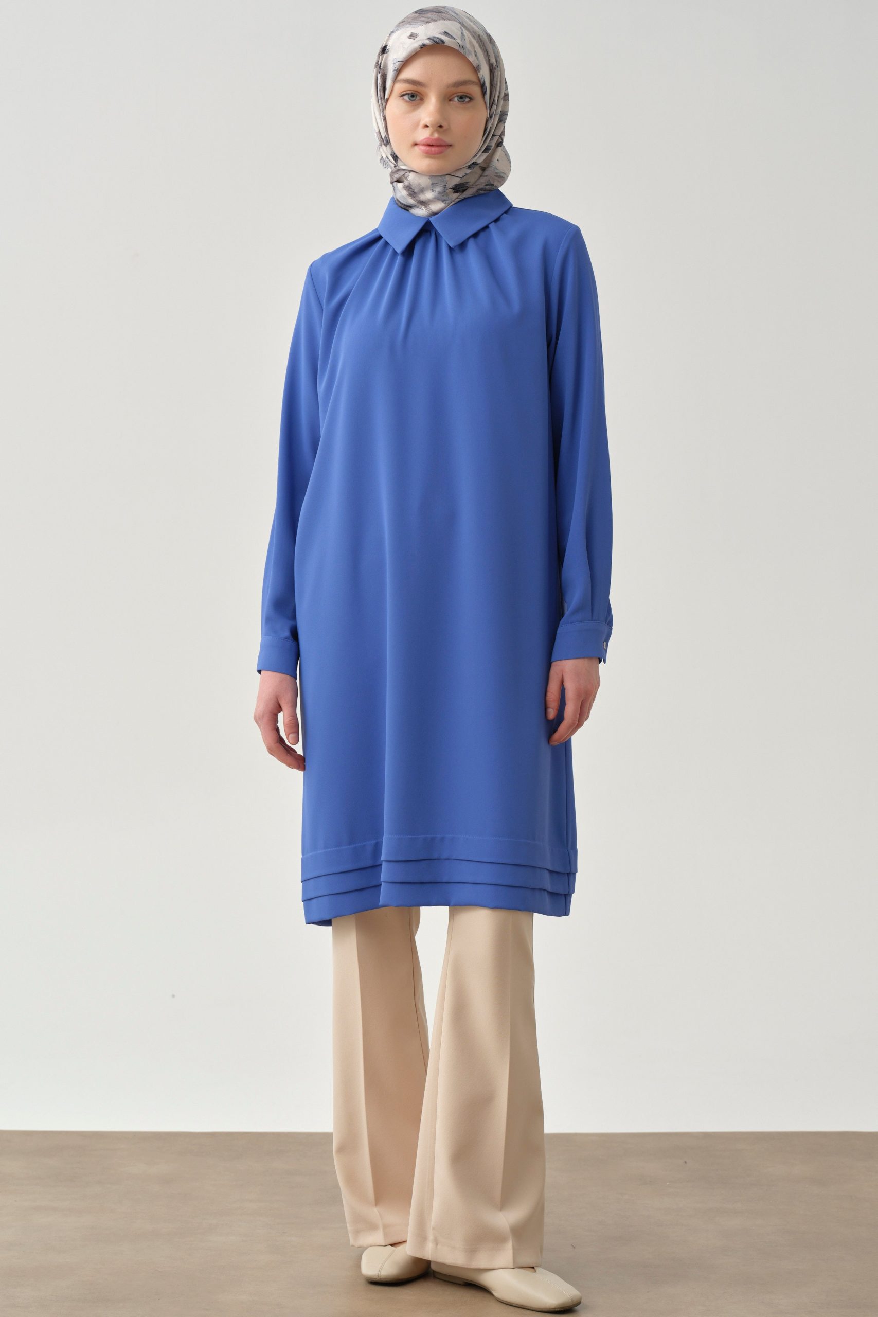 yakasi-buzgulu-aller-detayli-tunik-indigo-95285.jpg