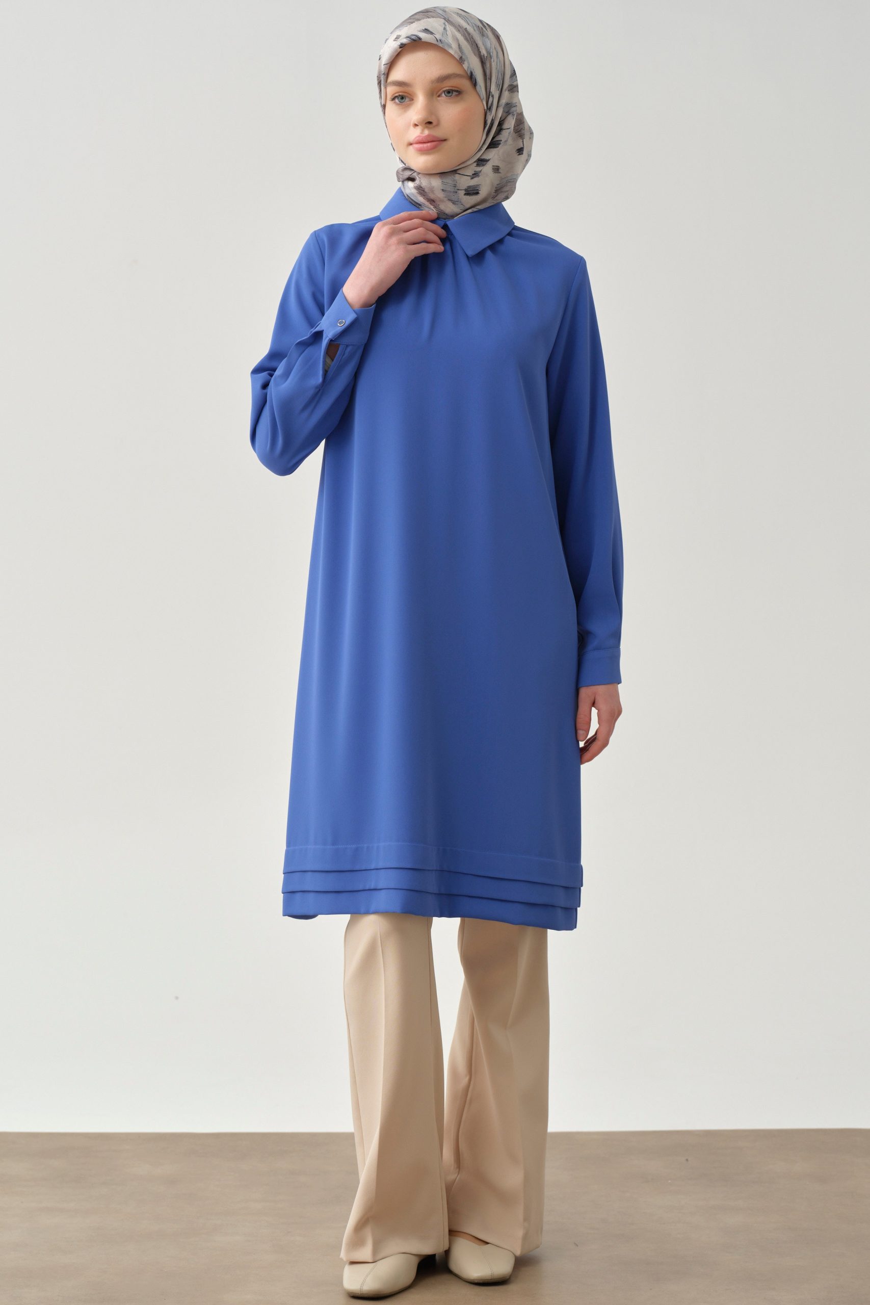 yakasi-buzgulu-aller-detayli-tunik-indigo-95286.jpg