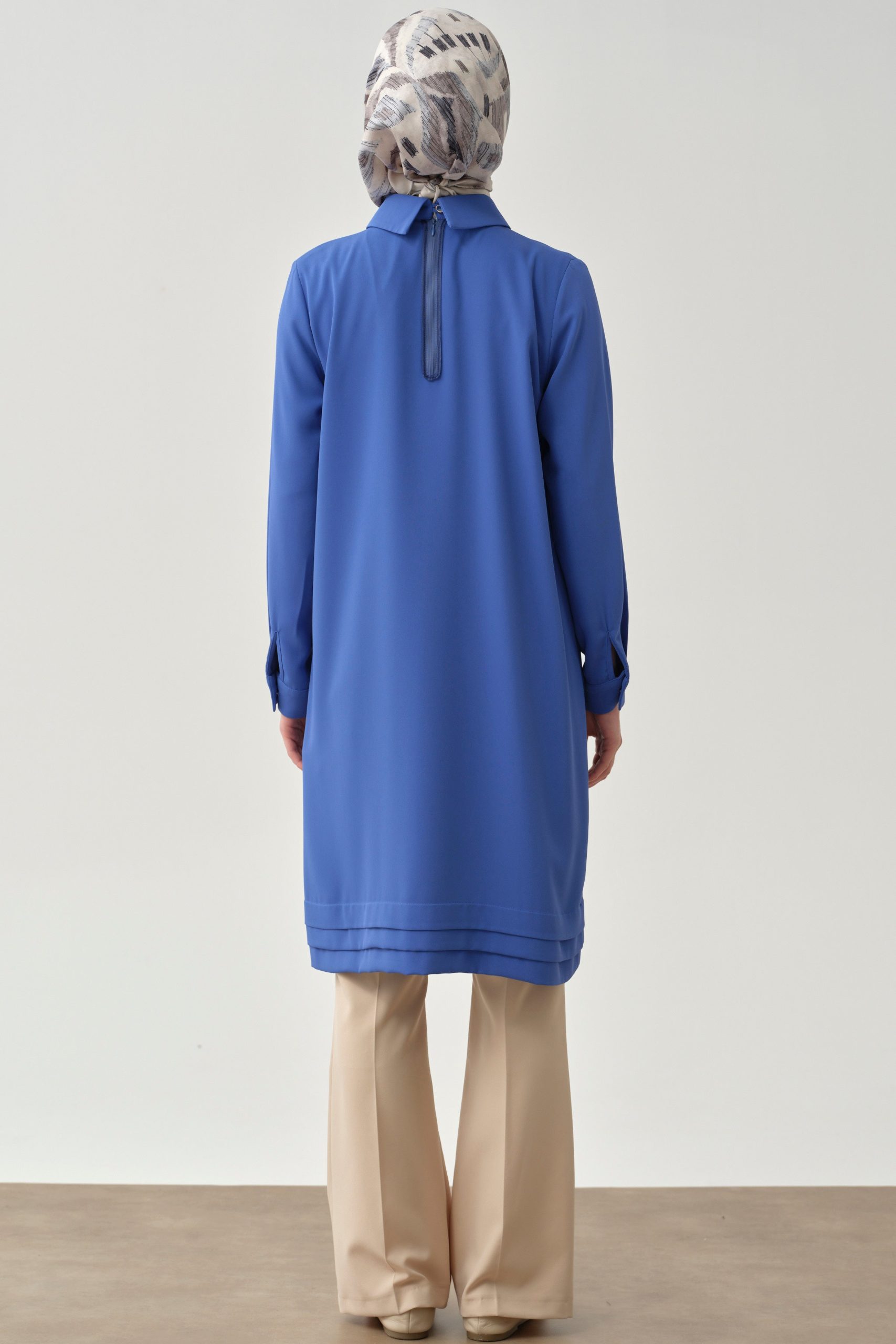 yakasi-buzgulu-aller-detayli-tunik-indigo-95287.jpg