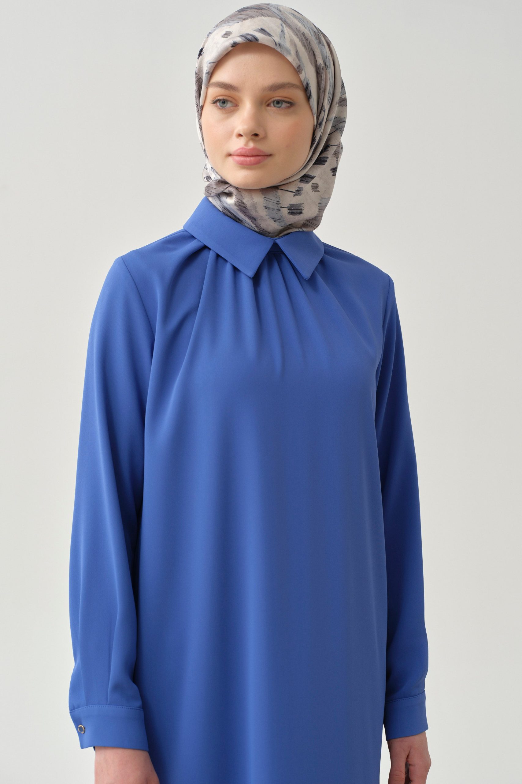 yakasi-buzgulu-aller-detayli-tunik-indigo-95289.jpg