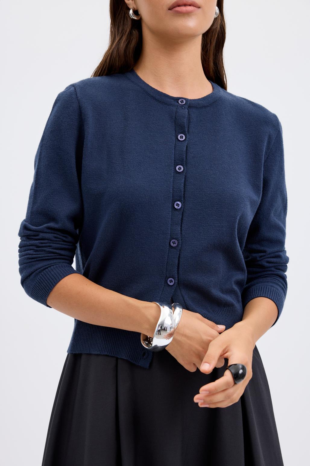 yuvarlak-yaka-dugmeli-triko-hirka-lacivert-17276.jpg